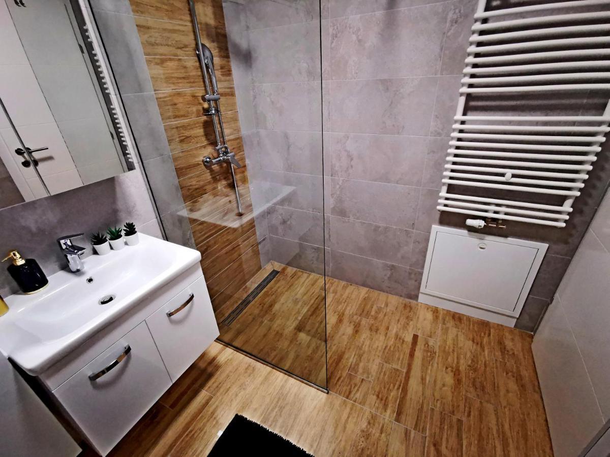 Golden - Self Check In Apartment Osijek Exterior photo