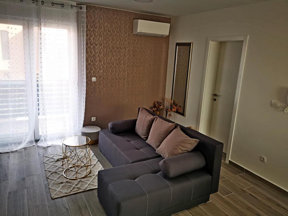 Golden - Self Check In Apartment Osijek Exterior photo